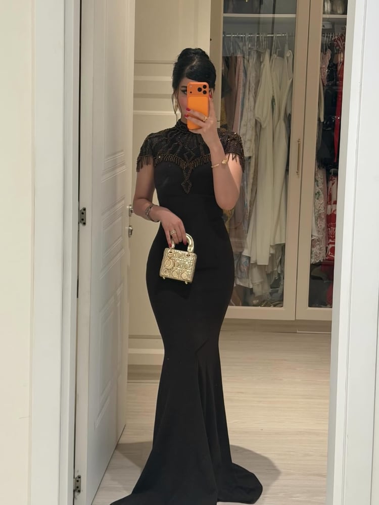 فستان سهرة أسود كلاسيكي