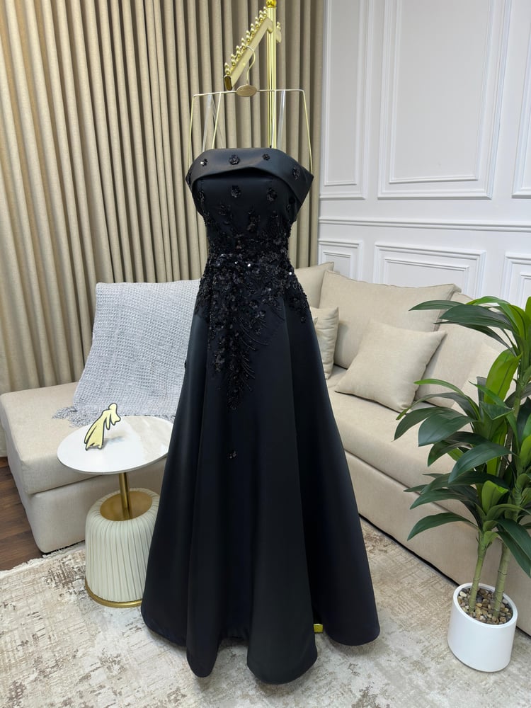 فستان سهرة أسود طويل