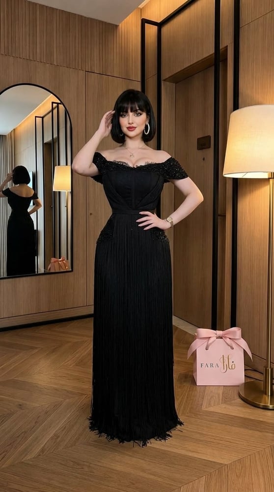 فستان سهرة أسود فاخر بتصميم كورسيه وهدب (شراشيب