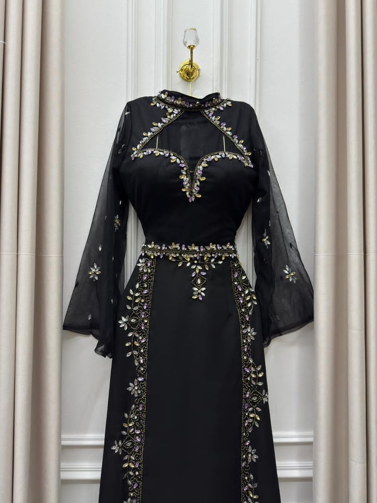 فستان سهرة أسود أنيق وطويل
