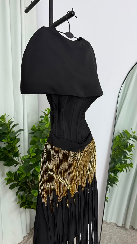 فستان سهرة أسود أنيق ومميز