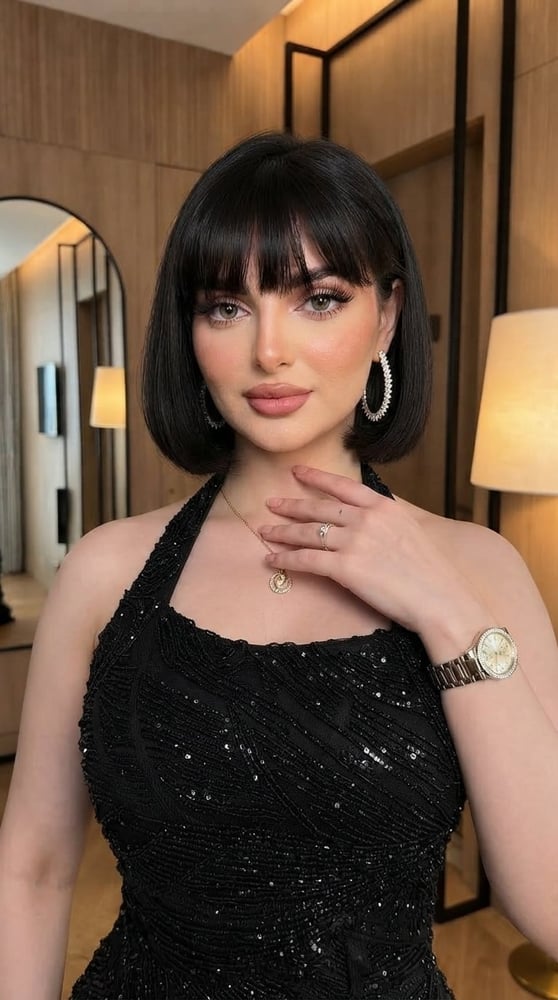 فستان سهرة فاخر بياقة هولتر