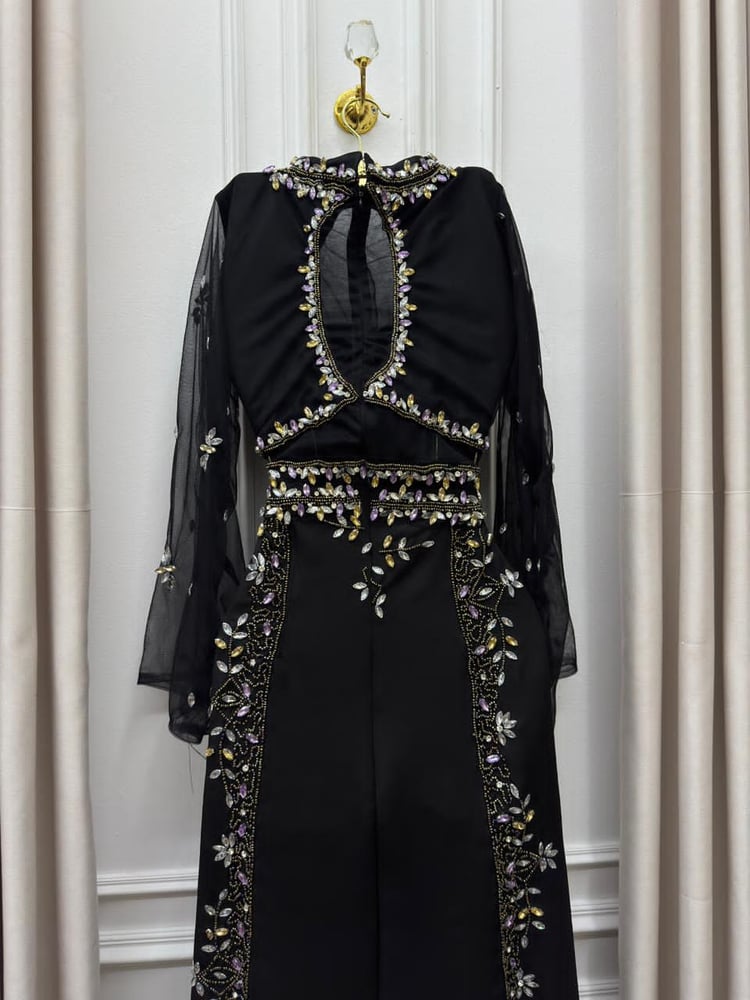 فستان سهرة أسود أنيق وطويل