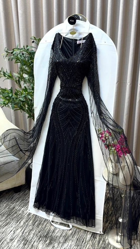 فستان سهرة أسود فاخر