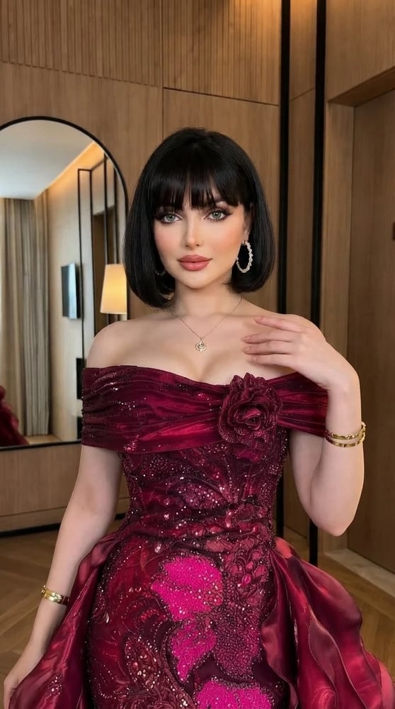 فستان سهرة طويل بلون عنابي