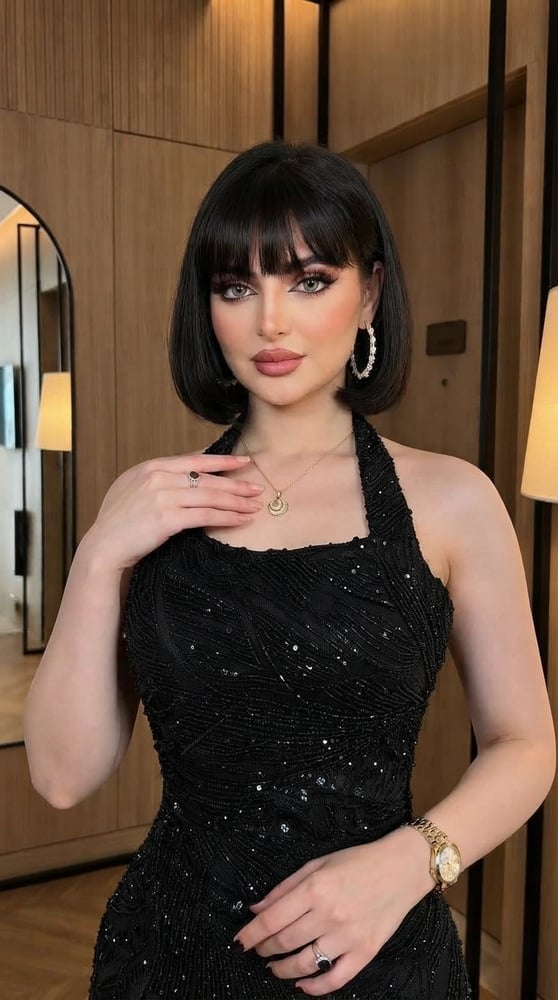 فستان سهرة فاخر بياقة هولتر