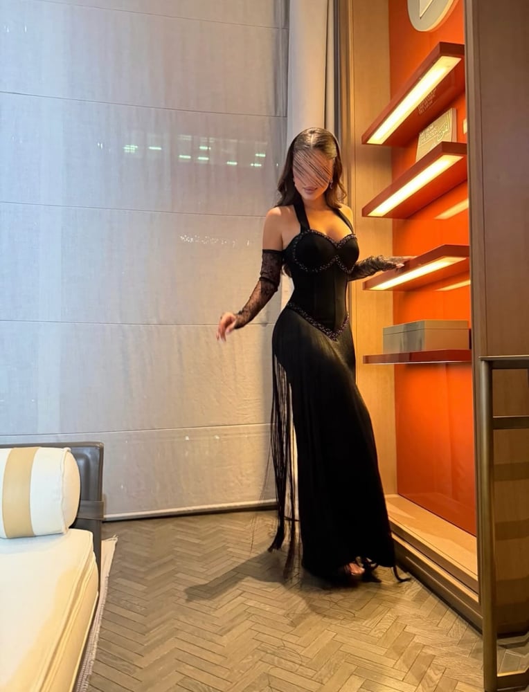 فستان سهرة طويل باللون الأسود