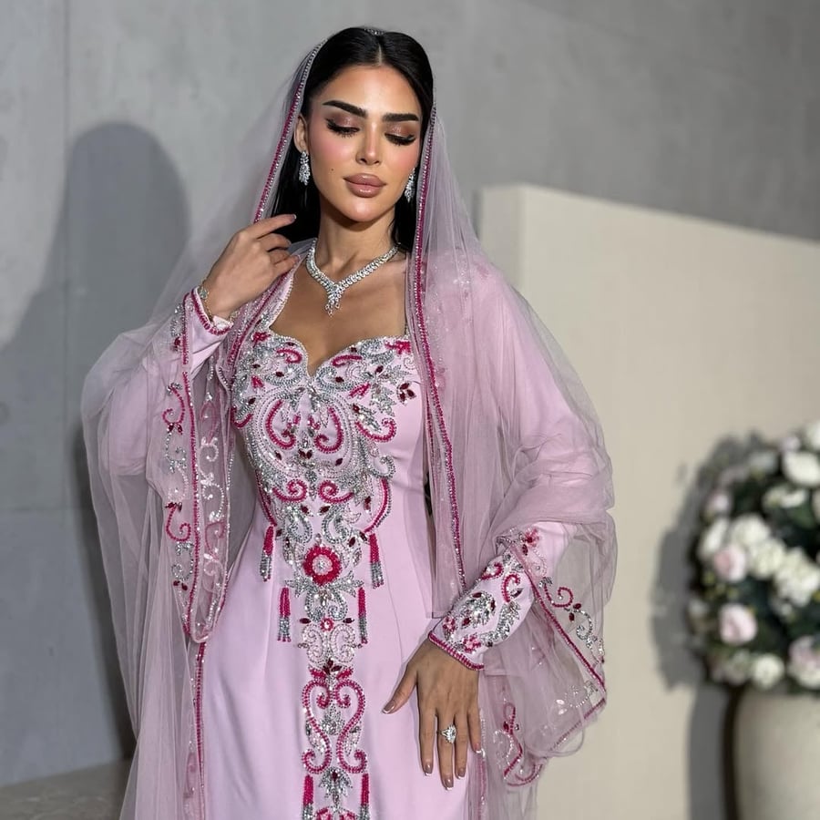مخور إماراتي باللون الزهري الفاتح