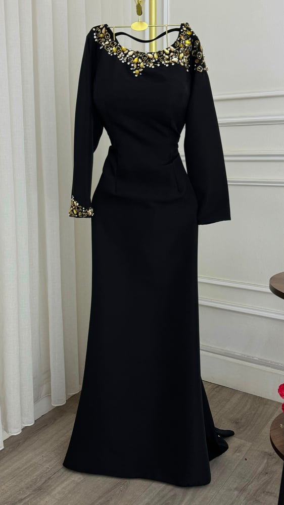 فستان سهرة طويل أسود