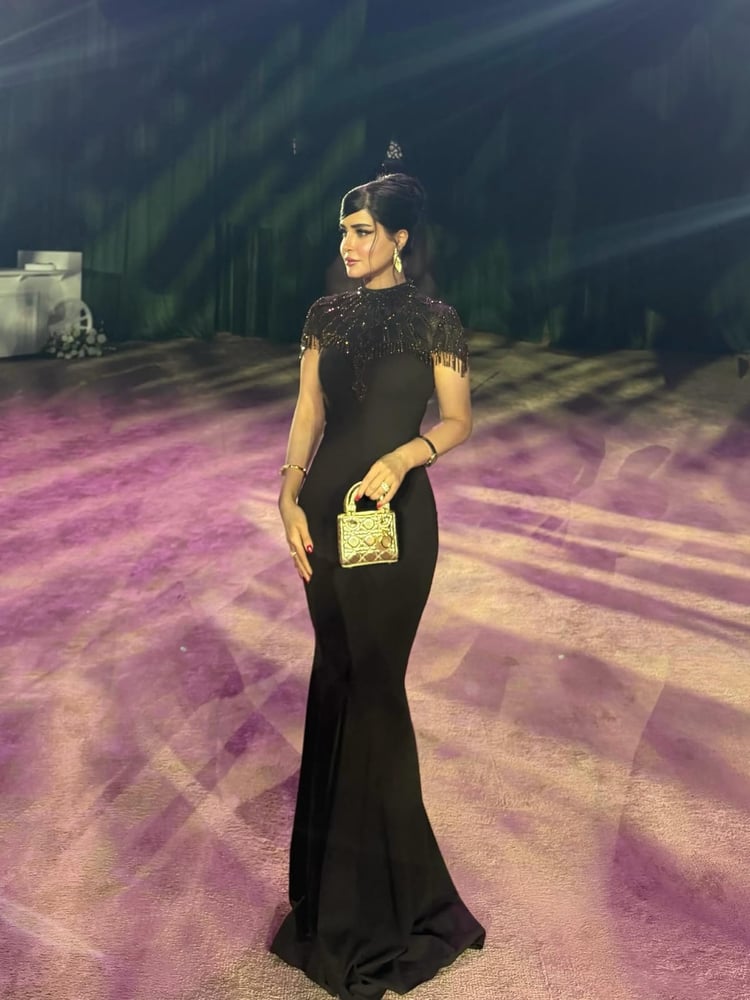 فستان سهرة أسود كلاسيكي
