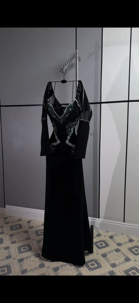 فستان سهرة أسود طويل