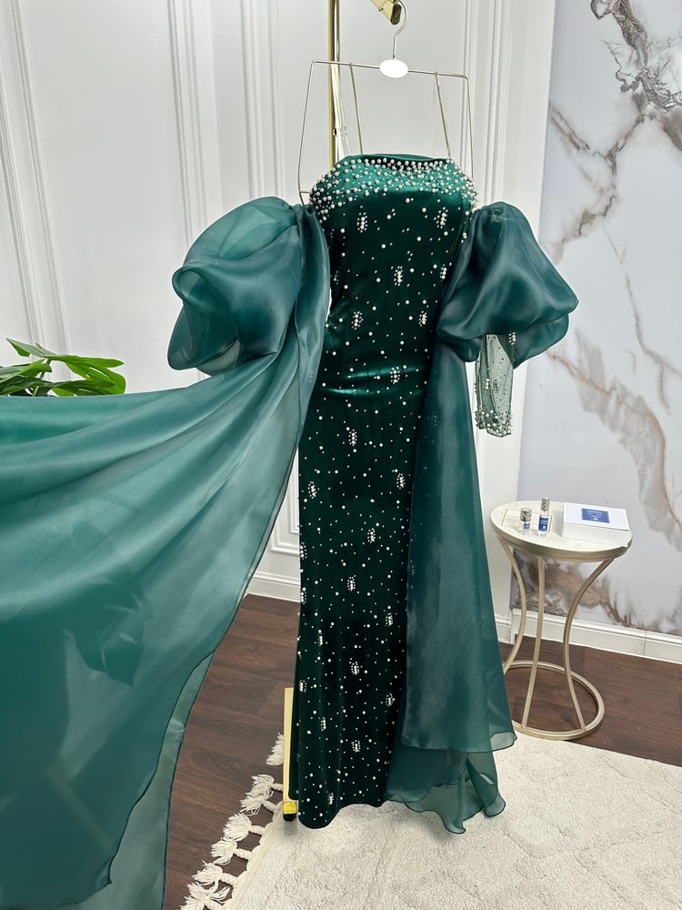 فستان سهرة مخمل بتطريز كريستال