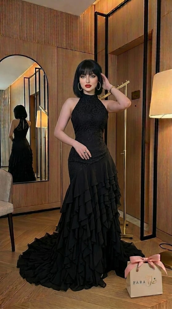 فستان سهرة أسود من الدانتيل