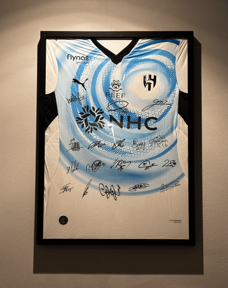 برواز تيشيرت الهلال الإحتياطي 2026/27 مُوقع من اللاعبين