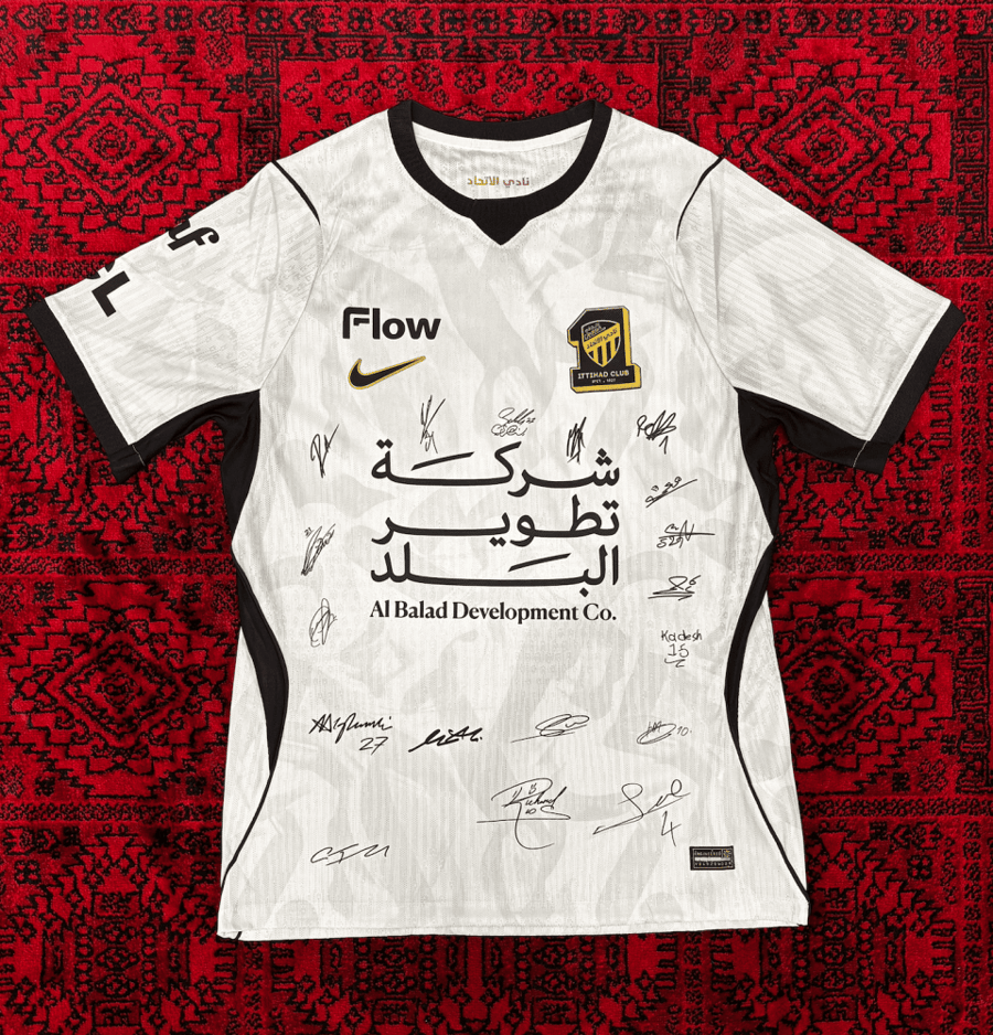 تيشيرت الاتحاد موقع من اللاعبين