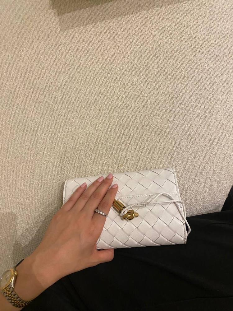 Botte Long clutch with top handle in braided leather