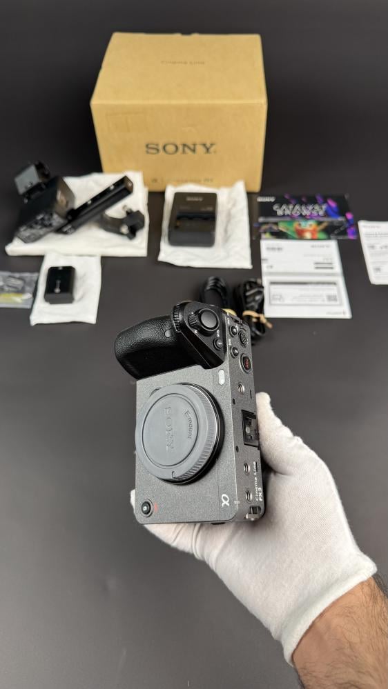 كاميرا سينمائية SONY FX3 شبه جديدة