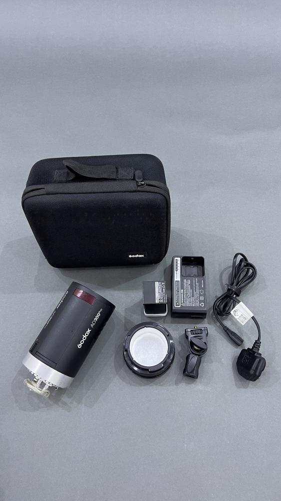 فلاش godox AD300 Pro