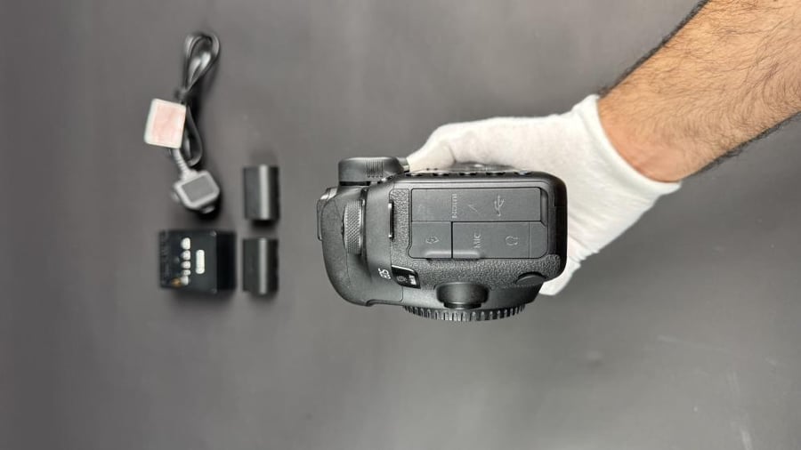كاميرا كانون 5D iv نضيفة جداً