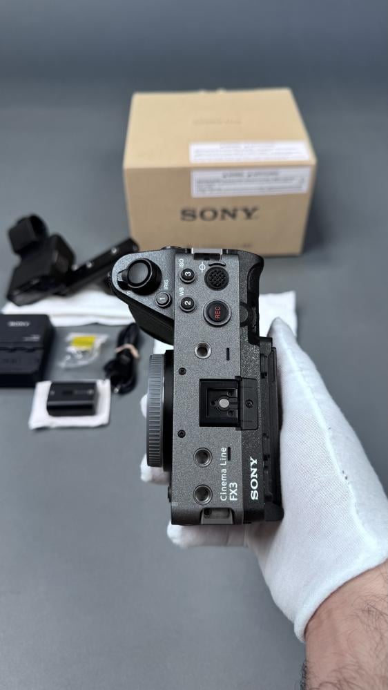 كاميرا سوني السينمائية Sony FX3 مع مقبض الصوت وملحقاتها
