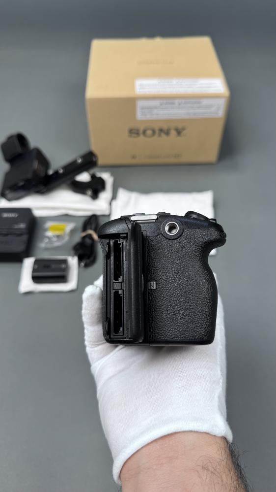 كاميرا سوني السينمائية Sony FX3 مع مقبض الصوت وملحقاتها