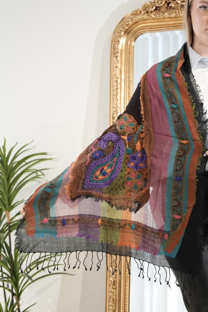 شال كشميري عتيق من صوف باشمينا أصلي مشغول تطريز يدوي بمزيج ألوان متناغمه لمظهر فاخر وأنيق و دافىء