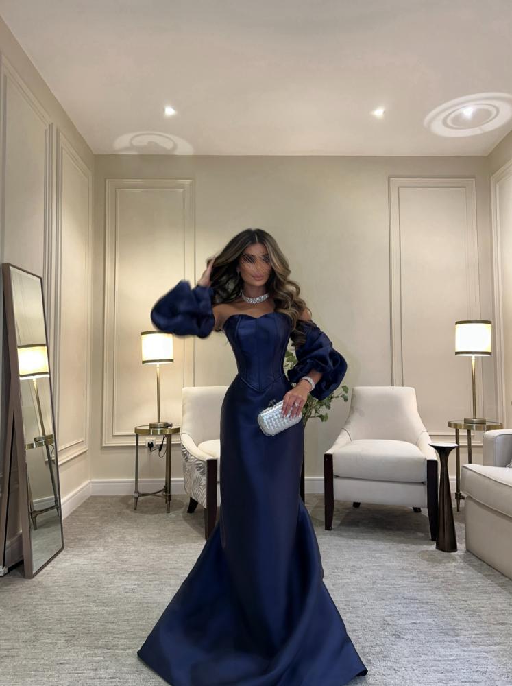 فستان ميكادو كحلي على اكمام مفصوله