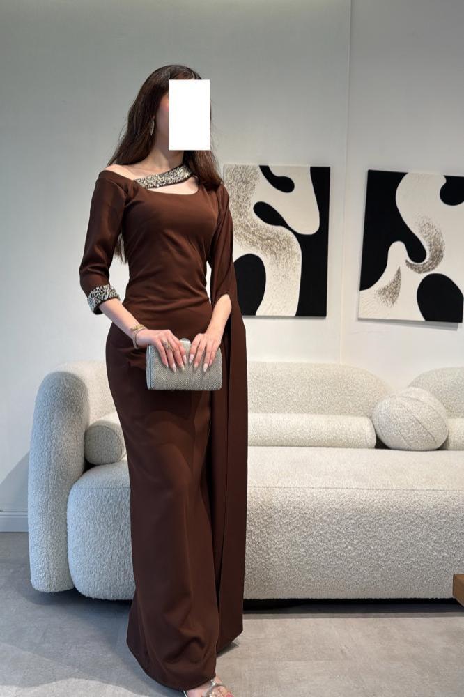 فستان بني ناعم وطويل