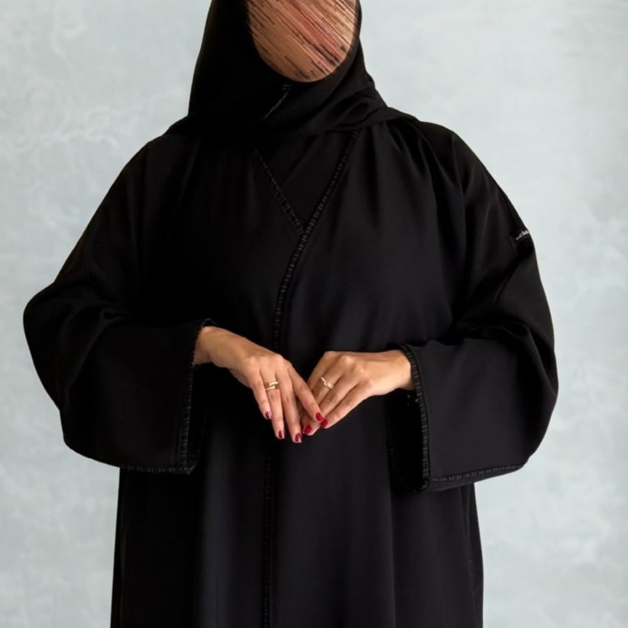 عباية انترنت بتطريز ناعم وحواف راقية – Classic Soft | سدفة