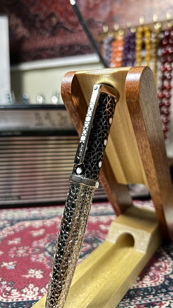 كارتير اسود مزخرف( فرار)