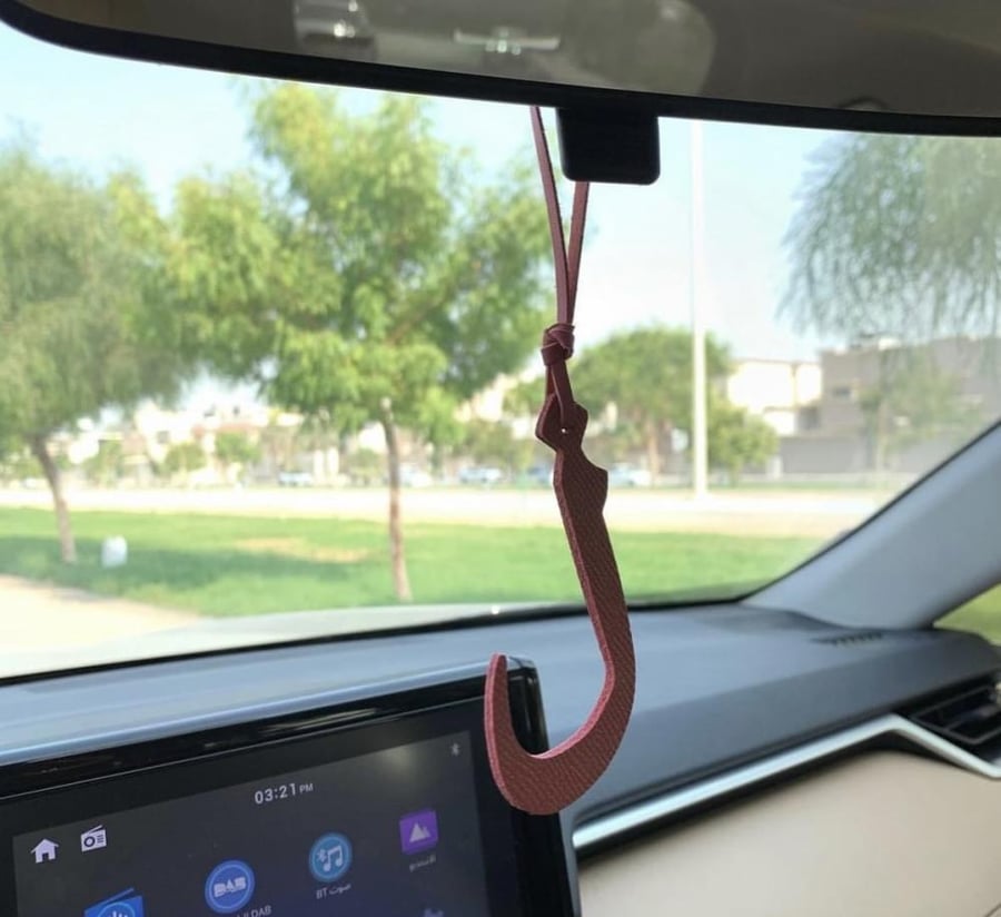 تعليقة شنط ، سيارة ( ل )