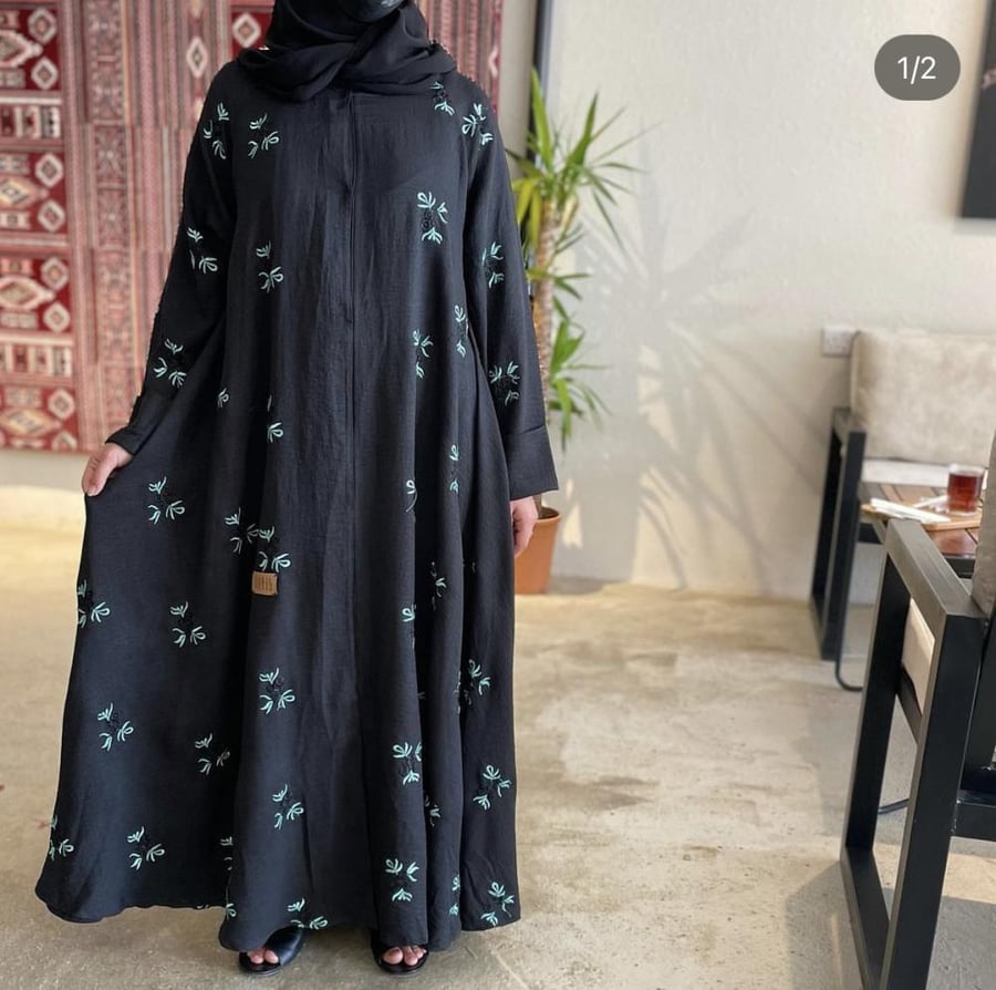 عباية لنن مطرزه كلوش كامل