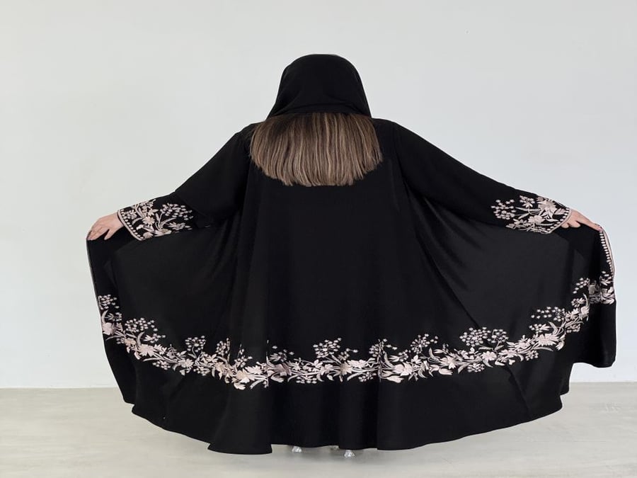 Khuzama abaya