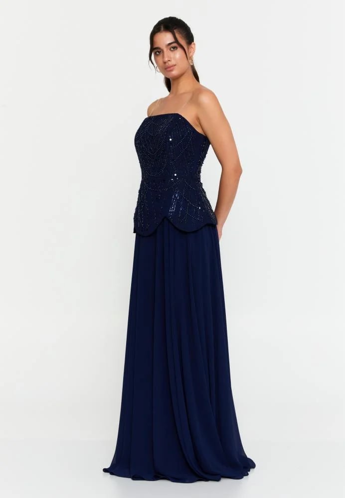 Long sleeveless dress made of chiffon with a vertical design