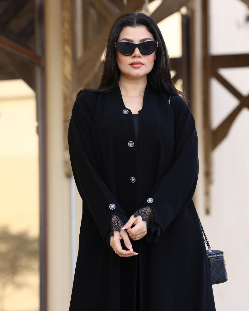 عباية دانتيل وأزرار أسود
