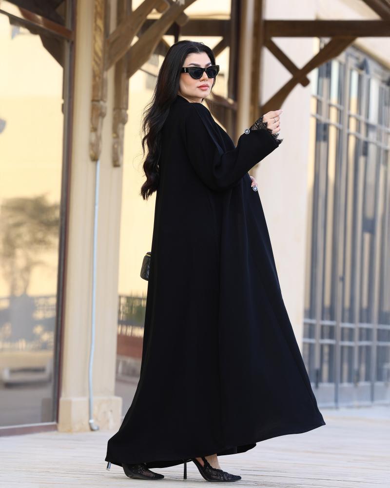 عباية دانتيل وأزرار أسود