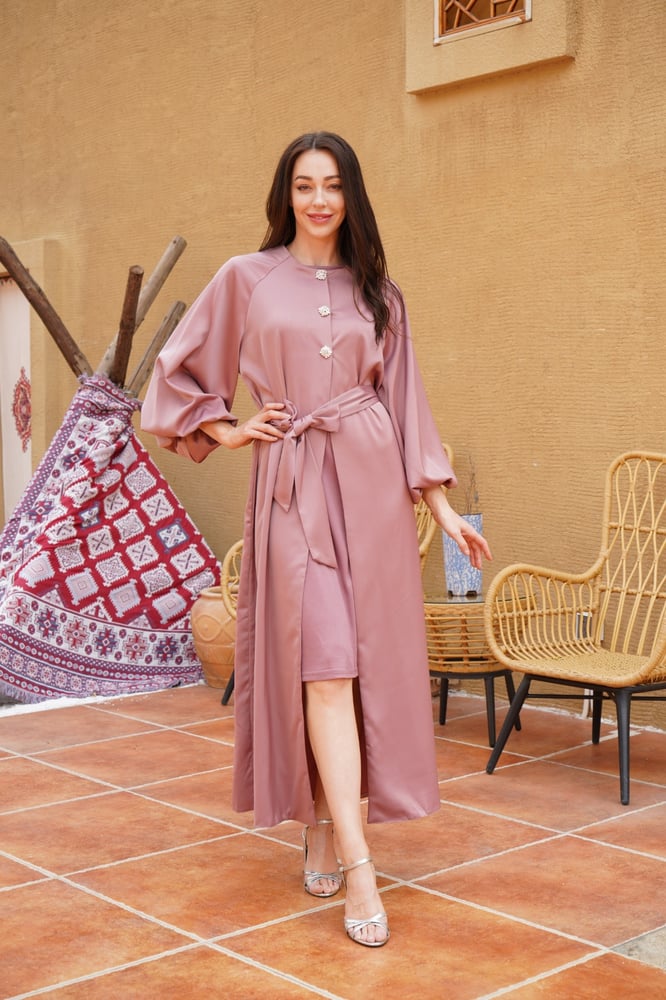 جلابية نسائية لحمية من قطعتين بحزام