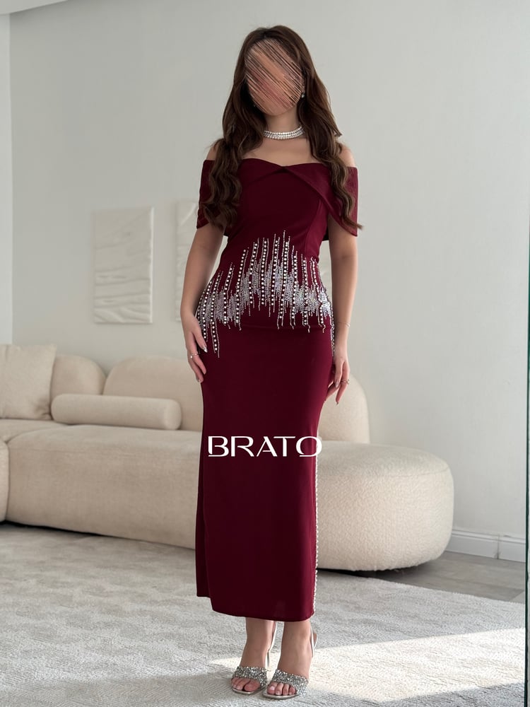فستان سهرة عنابي أوف شولدر