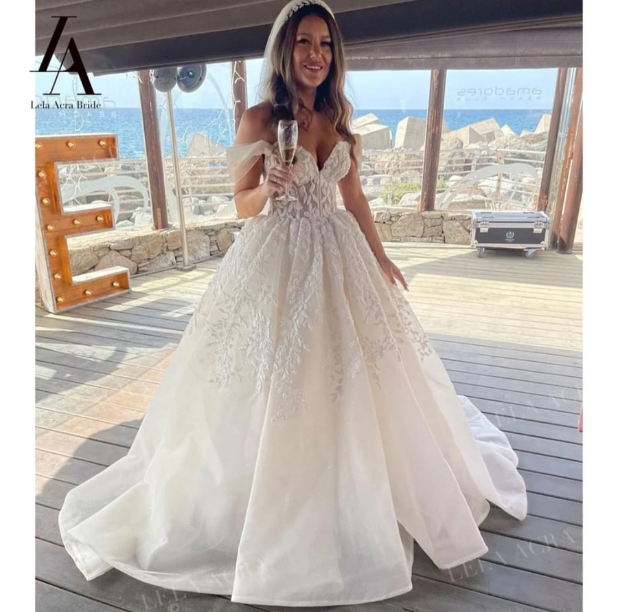 فستان زفاف جميلة وجذاب