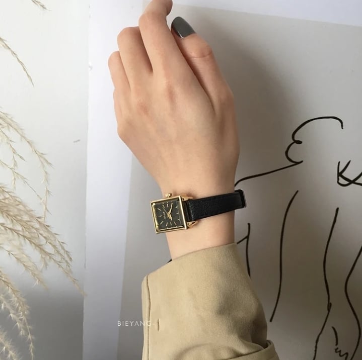 شيك مزاجه تنوعا ساحة موضة المرأة ساعة كوارتز حزام جلد رقيقة ساعة نسائية
