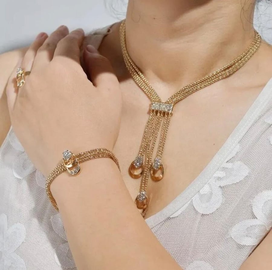 مجوهرات ذهبية عالية الأداء للنساء مطليات
