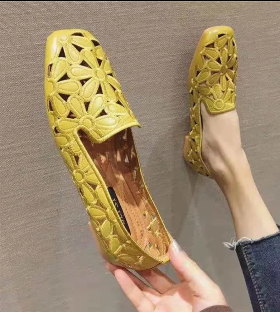 حذاء بدون كعب للنساء