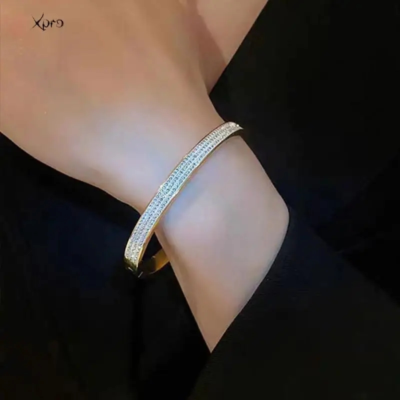 اساور الكريستال