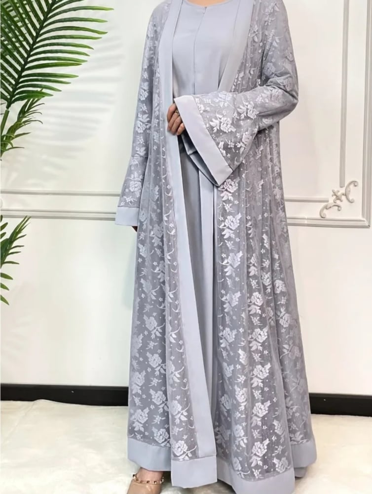 طقم عباية من الدانتيل