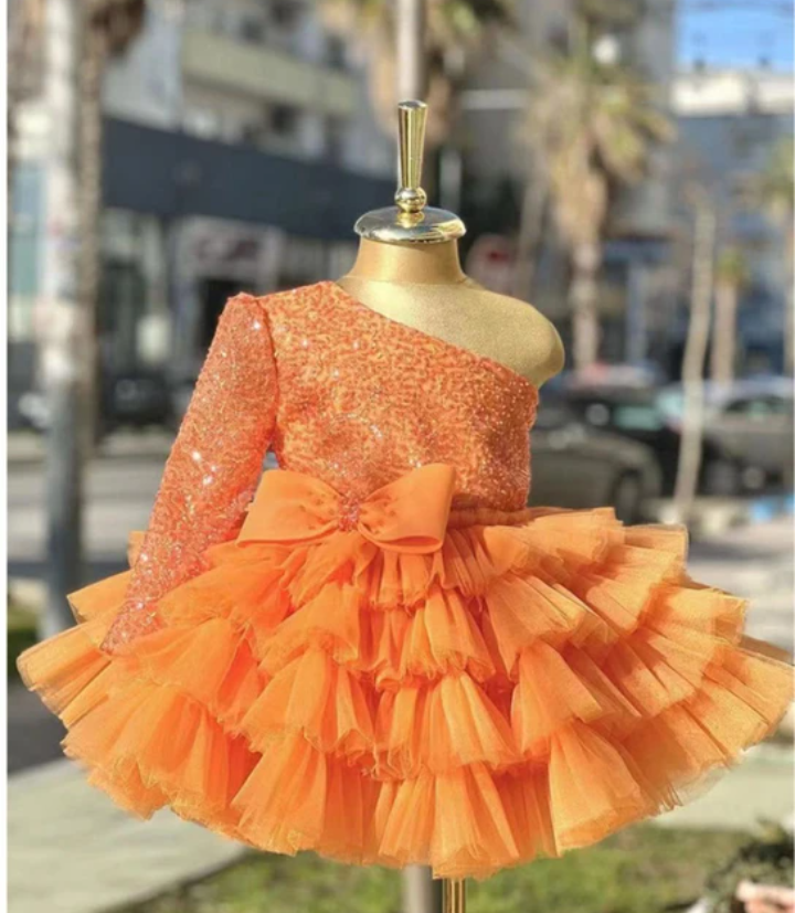 فساتين منفوشه مزينه بالترتر لحفلات الأميرات