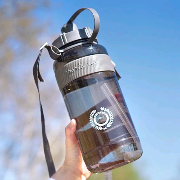 جديد الرياضة زجاجة ماء BPA الحرة زجاجة مياه شرب للرياضة مع القش 1L 2L البلاستيك زجاجة شرب مياة للمياه