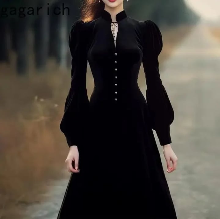 فستان مخملى أسود برقبه عاليه