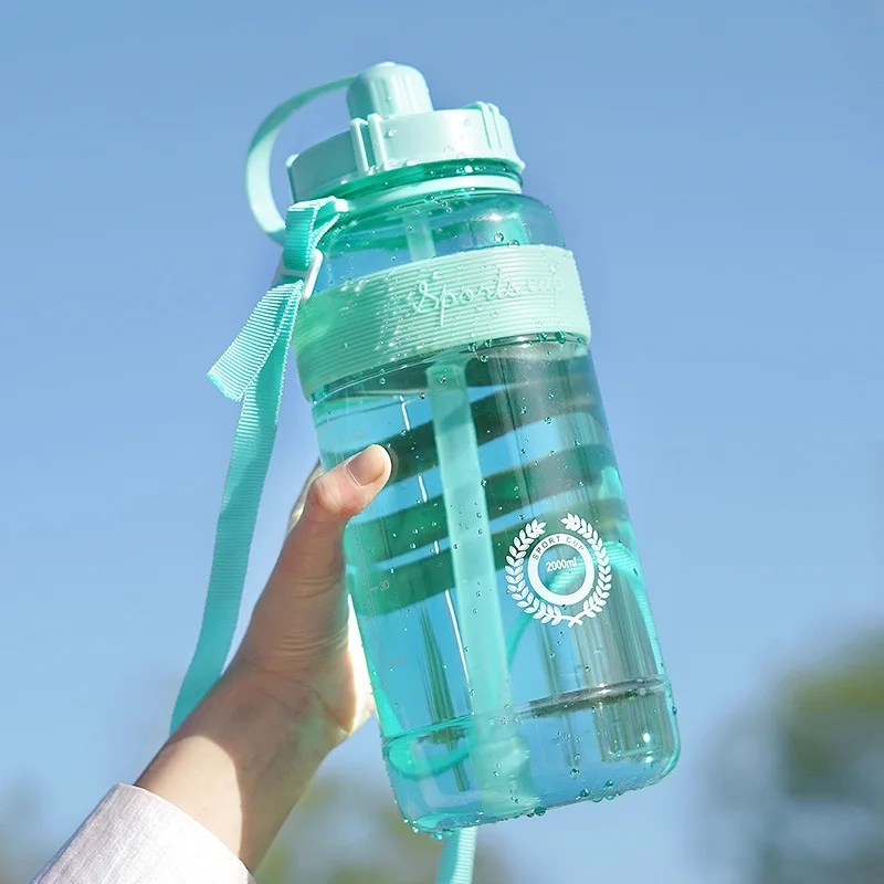 جديد الرياضة زجاجة ماء BPA الحرة زجاجة مياه شرب للرياضة مع القش 1L 2L البلاستيك زجاجة شرب مياة للمياه