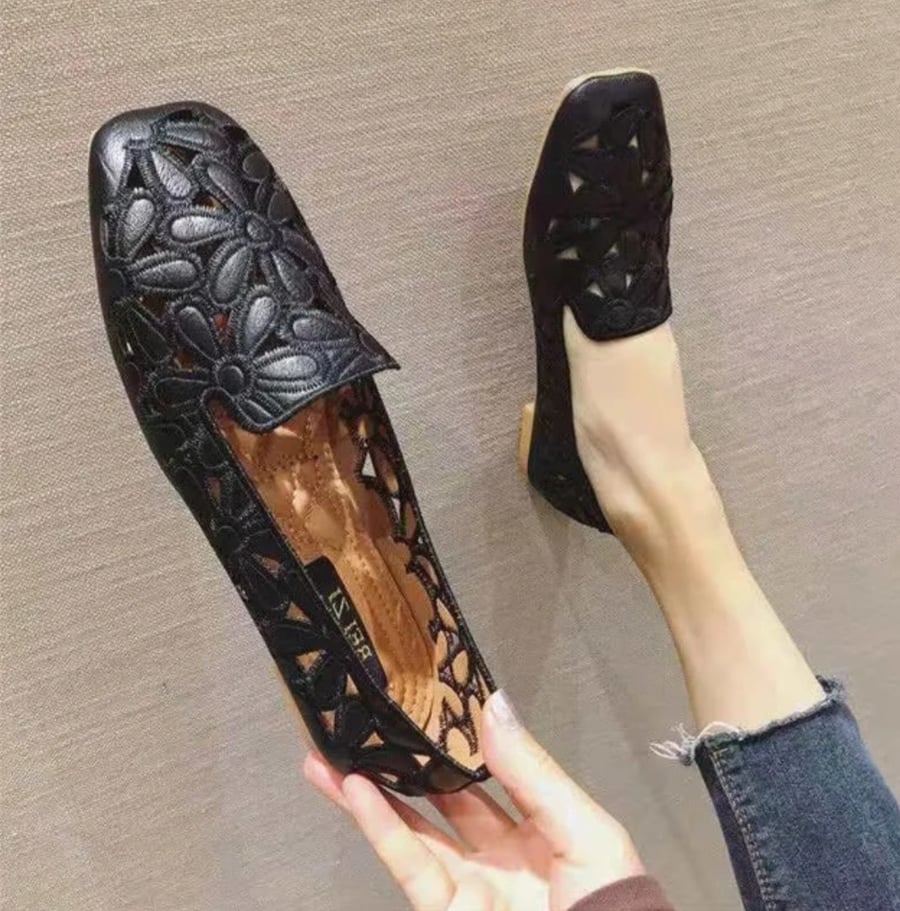 حذاء بدون كعب للنساء