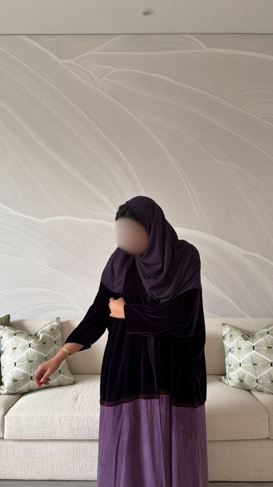 عباية مخمل مع حرير مغسول باللون البنفسجي